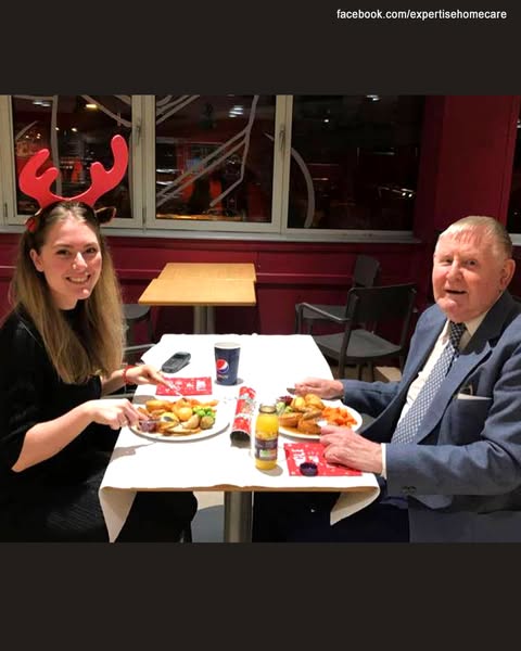 This Woman Asked an Elderly Widower on a Dinner ‘Date’ After Learning He Has No Friends or Family – and He Came With Flowers, Wearing His Best Suit