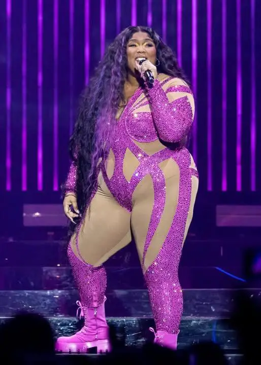 Users Say Singer Lizzo Looks ‘So Skinny,